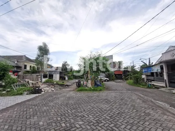 image RUMAH GRESS MINIMALIS GUNUNG ANYAR JALAN SANGAT LEBAR (3)