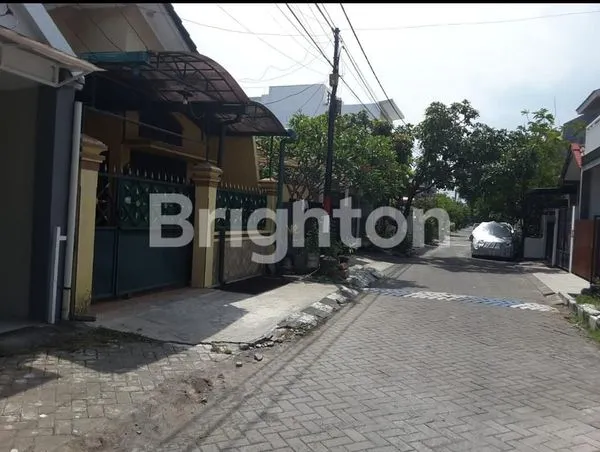 image RUMAH CANTIK YANG INDAH,BERSI DAN TERAWAT TERLETAK DI SURABAYA BARAT (2)