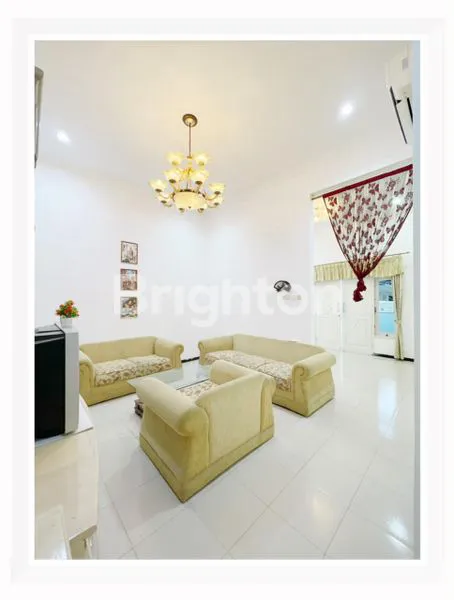 image URGENT !!!! RUMAH SERBA PUTIH SBY TIMURVERY BIGGG LUASSSS RUANGAN DAN KAMAR ! WOWWW !!! NEW GRESS !! HOMIE FOR YOUR FAMILY !! STRATEGIS DI PUSAT KOTA NYAMAN KARENA SIRKULASI RUMAH BANYAK  ! ADA BALCONY JUGA YANG SEJUK ! LT 2 (2)