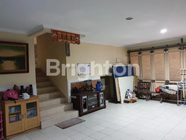 image RUMAH SIAP HUNI DI GADING GRANDE KELAPA GADING (2)