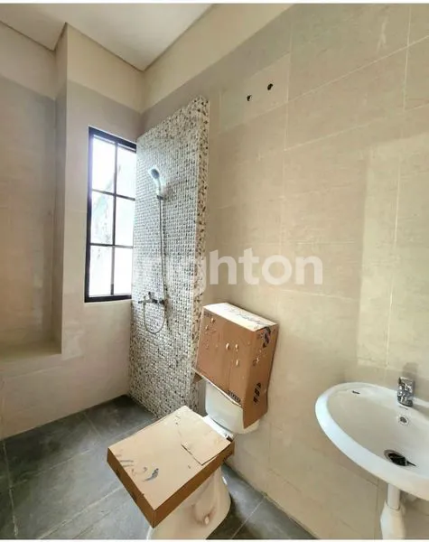 image RUMAH BARU GRES BARUK KEDUNG ASEM RUNGKUT MERR (7)