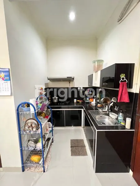 image RUMAH TOWNHOUSE MINIMALIS CANTIK DAN MODERN DI PERUMAHAN CLUSTER TENGAH KOTA (3)