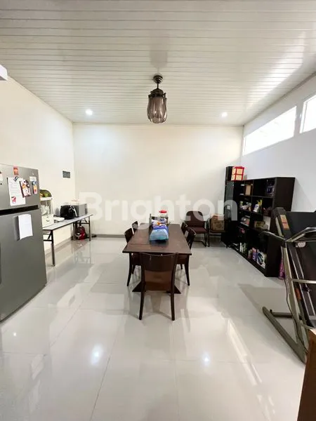 image RUMAH TOWNHOUSE MINIMALIS CANTIK DAN MODERN DI PERUMAHAN CLUSTER TENGAH KOTA (4)
