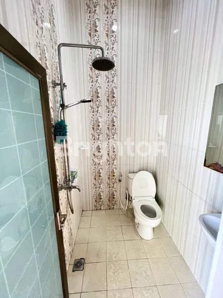 image RUMAH TOWNHOUSE MINIMALIS CANTIK DAN MODERN DI PERUMAHAN CLUSTER TENGAH KOTA (6)