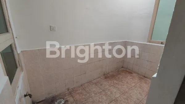 image RUMAH STRATEGIS DI TAMAN KOTAMAS (7)