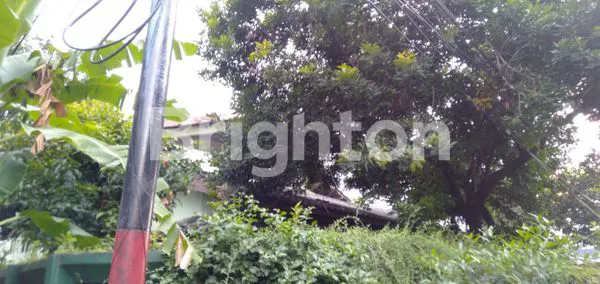 image RUMAH DENGAN TANAH LUAS 2 LANTAI JAKASAMPURNA BEKASI KONDISI CUKUP BAIK BEKASI (4)