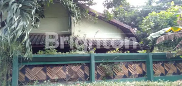 image RUMAH DENGAN TANAH LUAS 2 LANTAI JAKASAMPURNA BEKASI KONDISI CUKUP BAIK BEKASI (5)