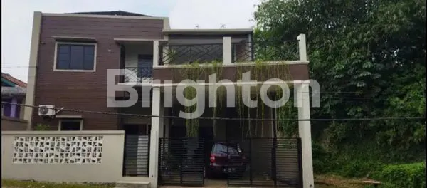 image RUMAH 2 LANTAI DAN TANAH LUAS, CANTIK NYAMAN IDAMAN KELUARGA, STRATEGIS (1)