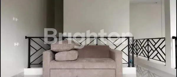 image RUMAH 2 LANTAI DAN TANAH LUAS, CANTIK NYAMAN IDAMAN KELUARGA, STRATEGIS (3)