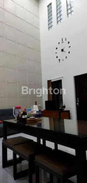 image RUMAH 2 LANTAI DAN TANAH LUAS, CANTIK NYAMAN IDAMAN KELUARGA, STRATEGIS (5)