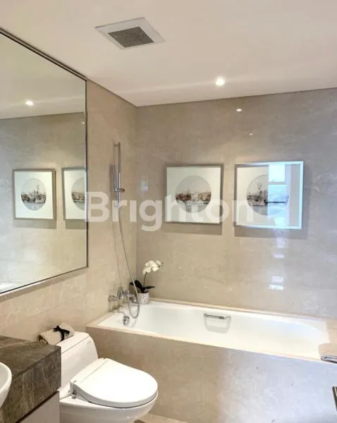 image SEWA APARTEMEN 2 BR BARU GRESS FULL FURNISH ONE ICON TUNJUNGAN PLAZA SURABAYA (3)