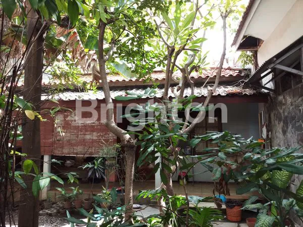 image RUMAH 1.5 LANTAI DI PUSAT KOTA (6)