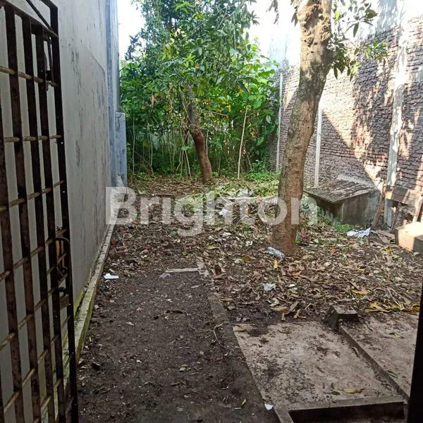 image MRANGGEN DIJUAL RUKO SIAP PAKAI STRATEGIS DEPAN PASAR JALAN RAYA DEMAK (7)