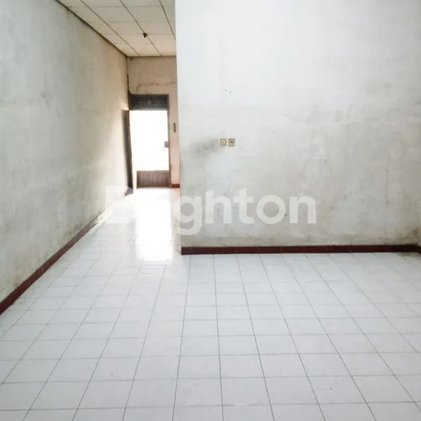 image MRANGGEN DIJUAL RUKO SIAP PAKAI STRATEGIS DEPAN PASAR JALAN RAYA DEMAK (4)