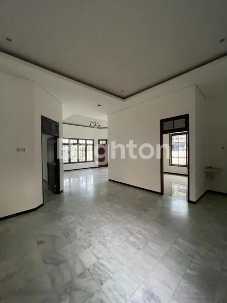 image  RUMAH LUAS PONDOK TJANDRA DURIAN LOKASI STRATEGIS, SUDAH SANGAT SIAP HUNI (1)