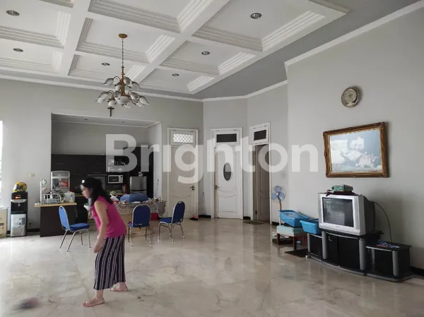 image CLASSIC SIAP HUNI ROW LEBAR LINGKUNGAN ELITE GAYUNGSARI (3)