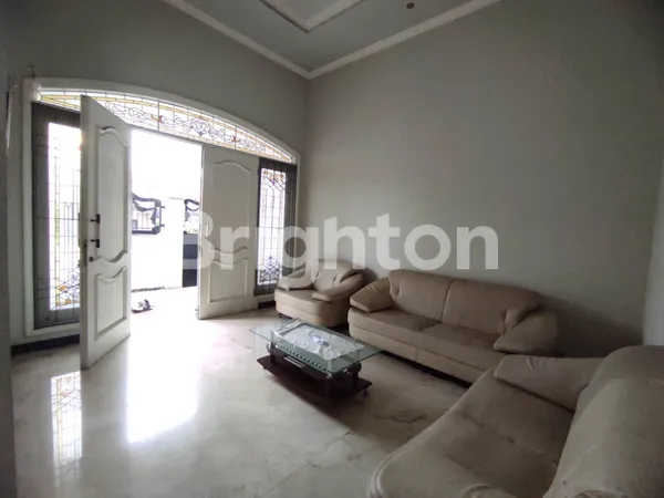 image CLASSIC SIAP HUNI ROW LEBAR LINGKUNGAN ELITE GAYUNGSARI (8)