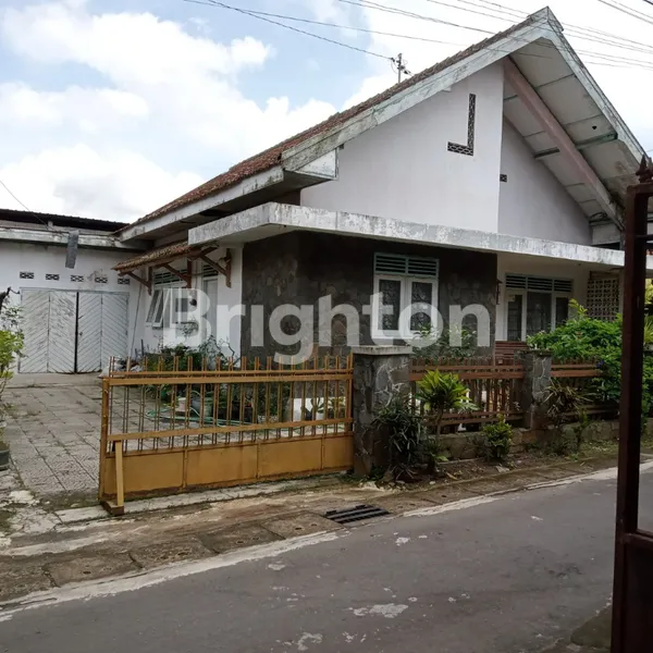 RUMAH LAMA LINGKUNGAN NYAMAN SELANGKAH DAERAH INTERNATIONAL GOLF MAGELANG JAWA TENGAH