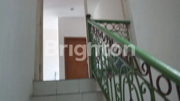 image RUMAH LUAS SIAP HUNI 2 LANTAI, LETAK STRATEGIS (5)