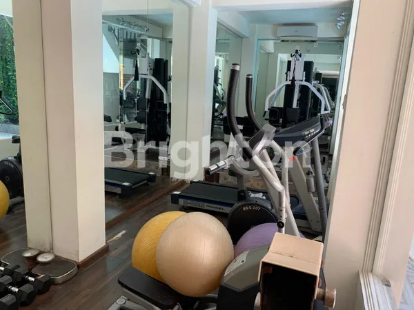 image RUMAH MEWAH TERAWAT ADA PRIVATE POOL DEKAT KLAMPIS SEMOLO, NGINDEN INTAN, MERR (5)