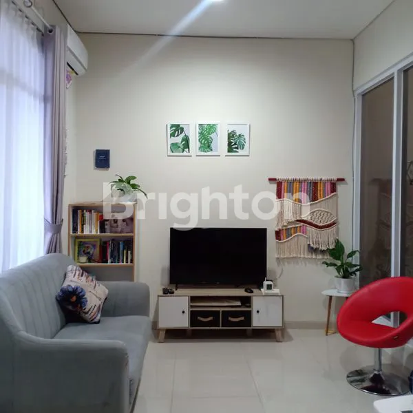 image RUMAH MINIMALIS, SIAP HUNI, FULL FURNISHED DENGAN SISTEM CLUSTER ONE GATE DI DAERAH COLOMADU DEKAT BANDARA ADI SUMARMO (2)