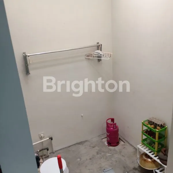 image RUMAH MINIMALIS, SIAP HUNI, FULL FURNISHED DENGAN SISTEM CLUSTER ONE GATE DI DAERAH COLOMADU DEKAT BANDARA ADI SUMARMO (7)