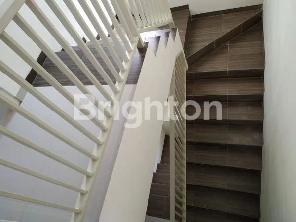 image RUMAH MEWAH DI BATU MALANG (9)