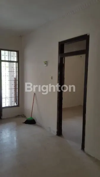 image RUMAH SIMPANG DARMO PERMAI SELATAN KOSONGAN (5)