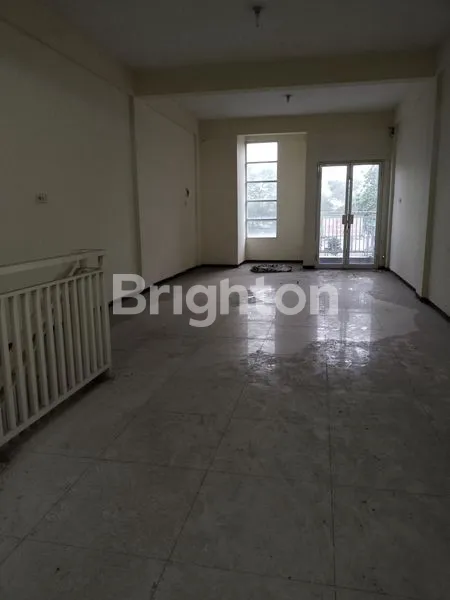 image RUKO MURAH SIAP PAKAI NOL JALAN RAYA JENGGOLO SIDOARJO. STRATEGIS RAMAI. COCOK UTK KANTOR, BANK, FINANCE, TEMPAT LES, DLL (4)
