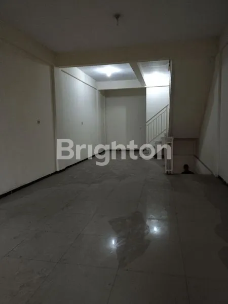 image RUKO MURAH SIAP PAKAI NOL JALAN RAYA JENGGOLO SIDOARJO. STRATEGIS RAMAI. COCOK UTK KANTOR, BANK, FINANCE, TEMPAT LES, DLL (2)