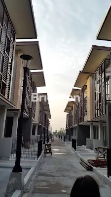 image RUMAH 3 LANTAI NOTREDAM WBM (1)