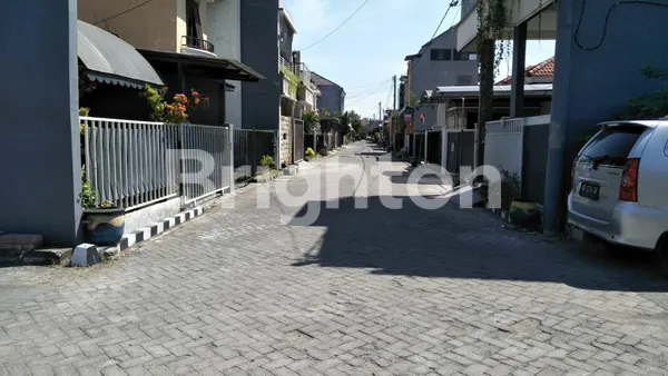 image RUMAH 1,5 LANTAI DEKAT KAMPUS UPN  GUNUNGANYAR WIGUNA PURIMAS RUNGKUT  SURABAYA (5)