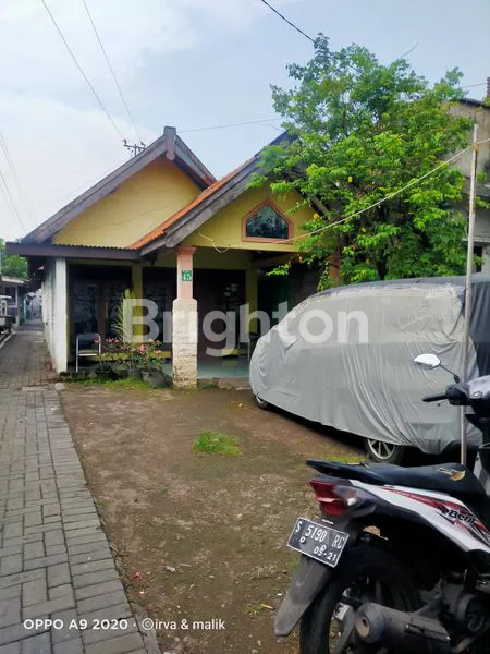 image RUMAH KOTA LOKASI STRATEGIS COCOK BUAT USAHA  (1)