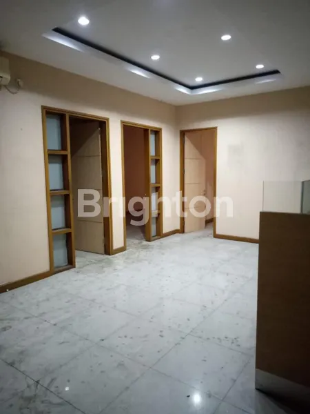 image BANGUNAN GEDUNG EX BANK, PUSAT KOTA SURABAYA DIPONEGORO (3)