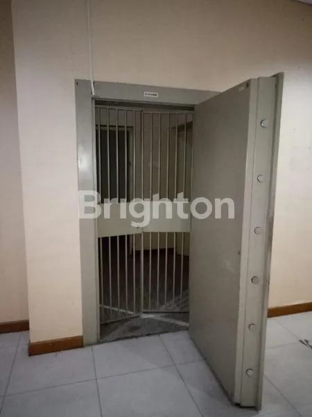 image BANGUNAN GEDUNG EX BANK, PUSAT KOTA SURABAYA DIPONEGORO (6)