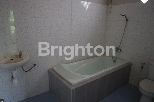 image RUMAH TERAWAT SIAP HUNI DI TENGGILIS (7)