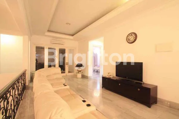 image RUMAH MEWAH SANGAT ISTIMEWA, TERAWAT SEMI FURNISHED DI TAMAN ARIES, BANGUNAN 2 LANTAI, ADA SWIMMING POOL, TURUN HARGA 16M -> 15,5M MASIH NEGO (2)