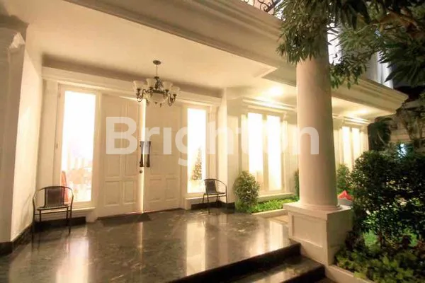 image RUMAH MEWAH SANGAT ISTIMEWA, TERAWAT SEMI FURNISHED DI TAMAN ARIES, BANGUNAN 2 LANTAI, ADA SWIMMING POOL, TURUN HARGA 16M -> 15,5M MASIH NEGO (3)