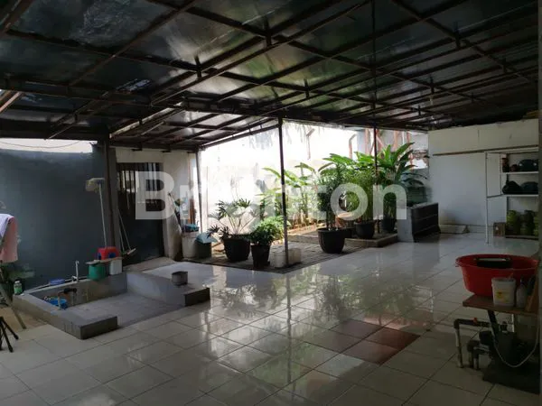 image RUMAH TUA SLIPI UNIK LAYAK HUNI, BANGUNAN 1 LANTAI, COCOK UNTUK KOS-KOSAN ATAU GUDANG (7)