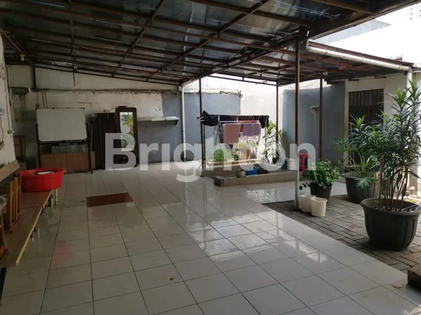 image RUMAH TUA SLIPI UNIK LAYAK HUNI, BANGUNAN 1 LANTAI, COCOK UNTUK KOS-KOSAN ATAU GUDANG (6)