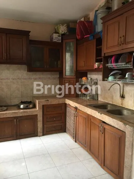 image RUMAH 2LANTAI SIAP HUNI SEMI FURNIS,LOKASI NYAMAN  (3)