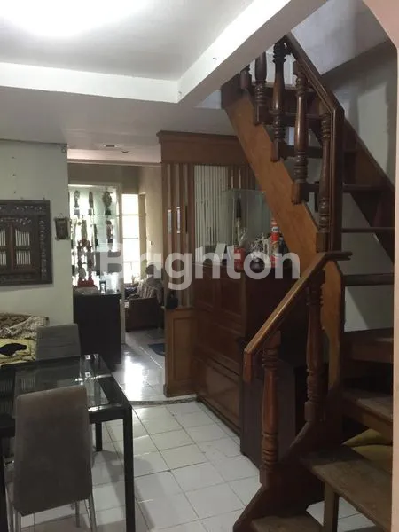 image RUMAH 2LANTAI SIAP HUNI SEMI FURNIS,LOKASI NYAMAN  (4)