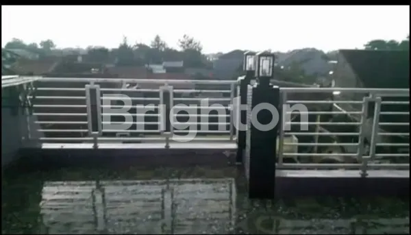 image RUMAH CANTIK LUAS BERSIH 3 LANTAI DI PERUMAHAN STRATEGIS (4)