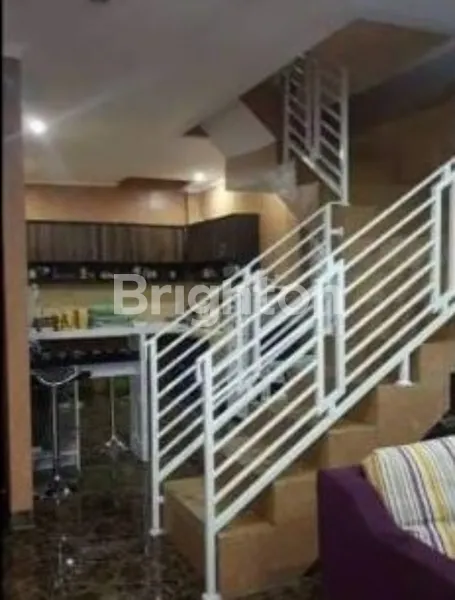 image RUMAH CANTIK LUAS BERSIH 3 LANTAI DI PERUMAHAN STRATEGIS (6)