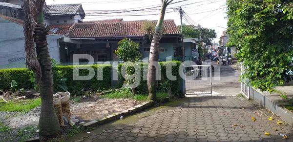 image TANAH DAN BANGUNAN (2 RUMAH) MURAH DI JALAN BUDI (6)