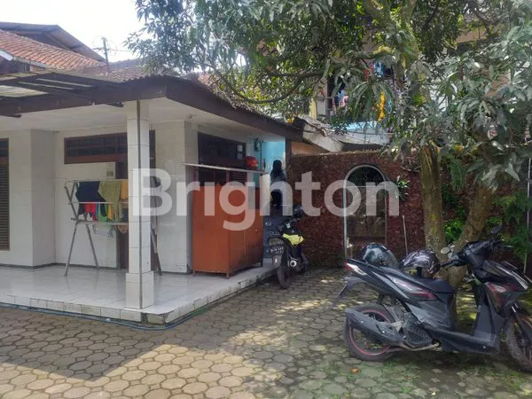 image TANAH DAN BANGUNAN (2 RUMAH) MURAH DI JALAN BUDI (8)