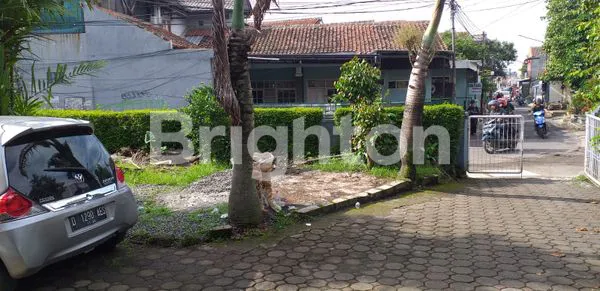 image TANAH DAN BANGUNAN (2 RUMAH) MURAH DI JALAN BUDI (7)