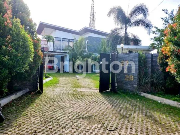 image RUMAH 2 LANTAI MEWAH DAN BESAR DI SEKOJO (1)