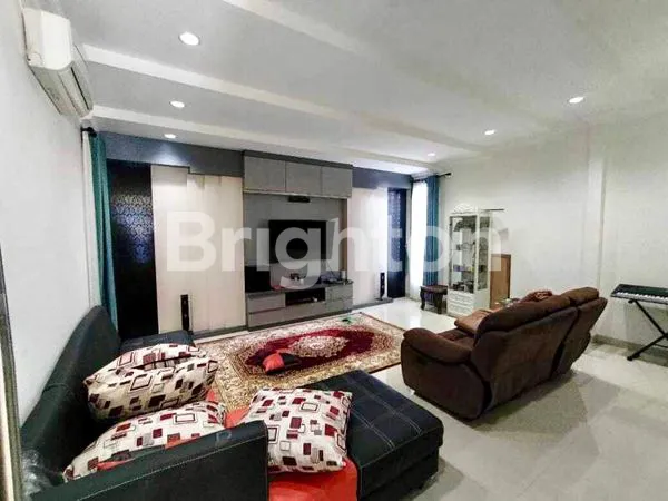 image RUMAH 2 LANTAI MEWAH DAN BESAR DI SEKOJO (2)