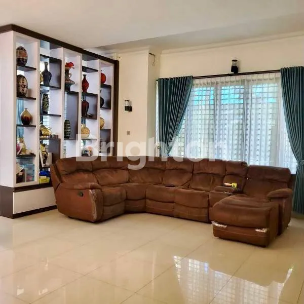 image RUMAH 2 LANTAI MEWAH DAN BESAR DI SEKOJO (3)